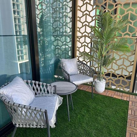 Fully Furnished 1 Bedroom Apartment With Balcony Dubai Exterior photo