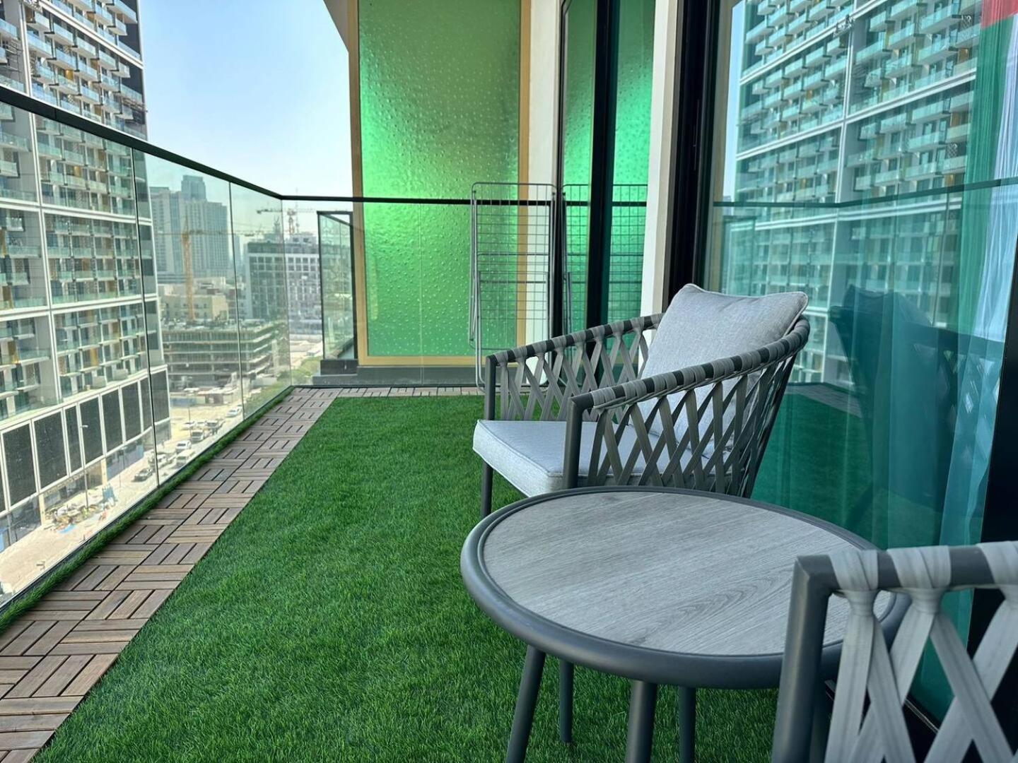 Fully Furnished 1 Bedroom Apartment With Balcony Dubai Exterior photo