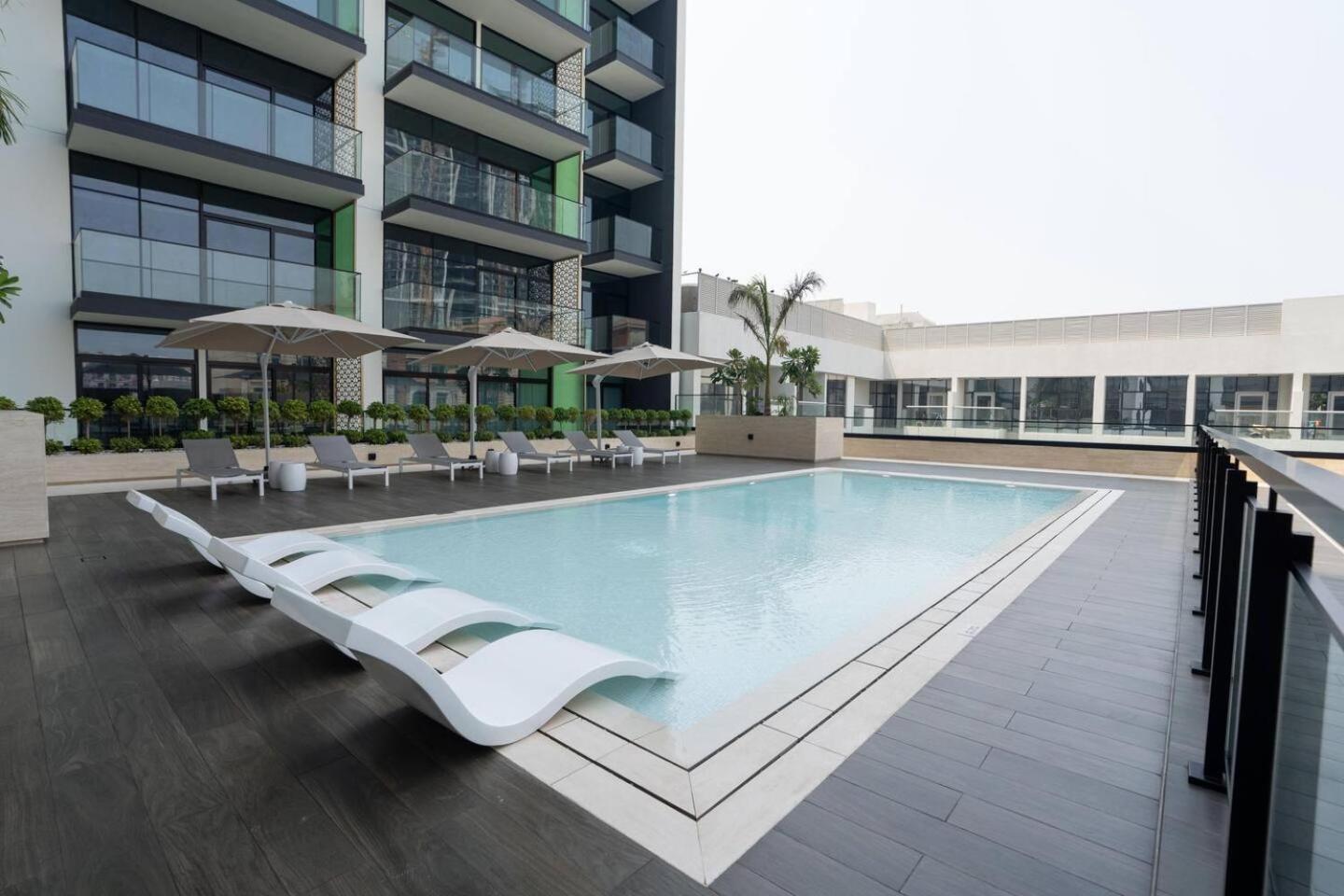 Fully Furnished 1 Bedroom Apartment With Balcony Dubai Exterior photo